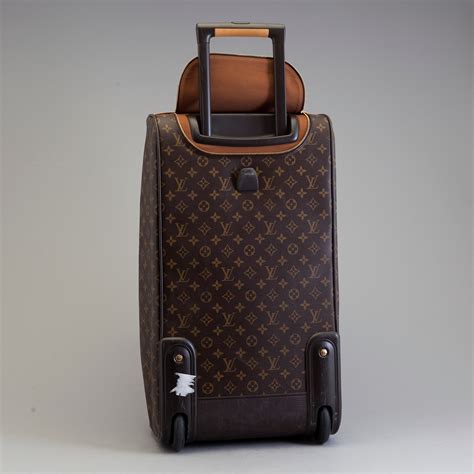 louis vuitton carry on bag.